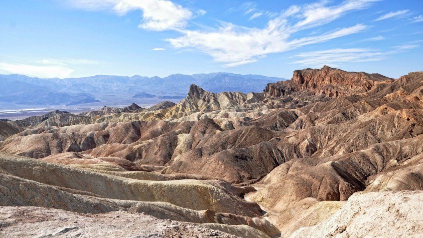 Death_Valley_Zabriskie_Point_met_Manly_Beacon_7-10-2012_14-41-39